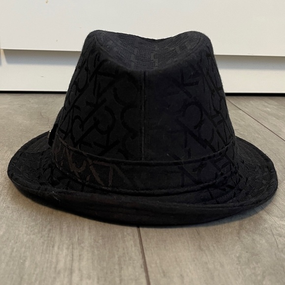 Calvin Klein NWOT Black Monogram Fedora Hat, 24" - Picture 5 of 8